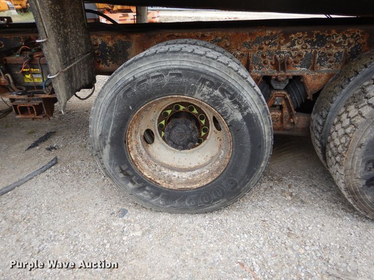 image for item GV9215 2002 International 2554  dump truck