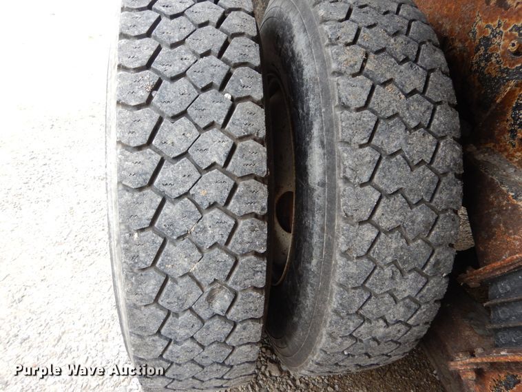 image for item GV9215 2002 International 2554  dump truck