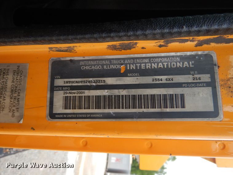 image for item GV9215 2002 International 2554  dump truck