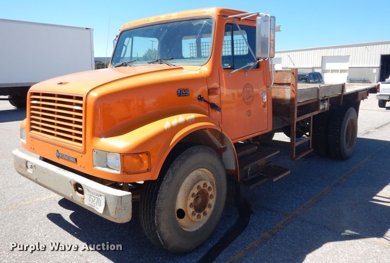 image for item HA9466 1995 International 4700  flatbed truck