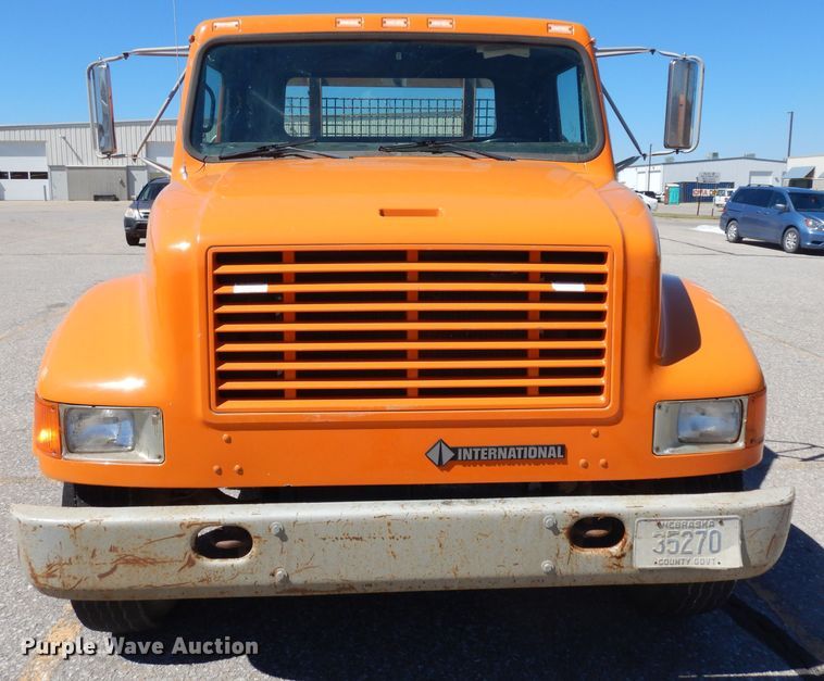 image for item HA9466 1995 International 4700  flatbed truck