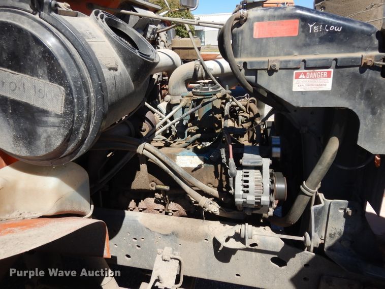 image for item HA9466 1995 International 4700  flatbed truck