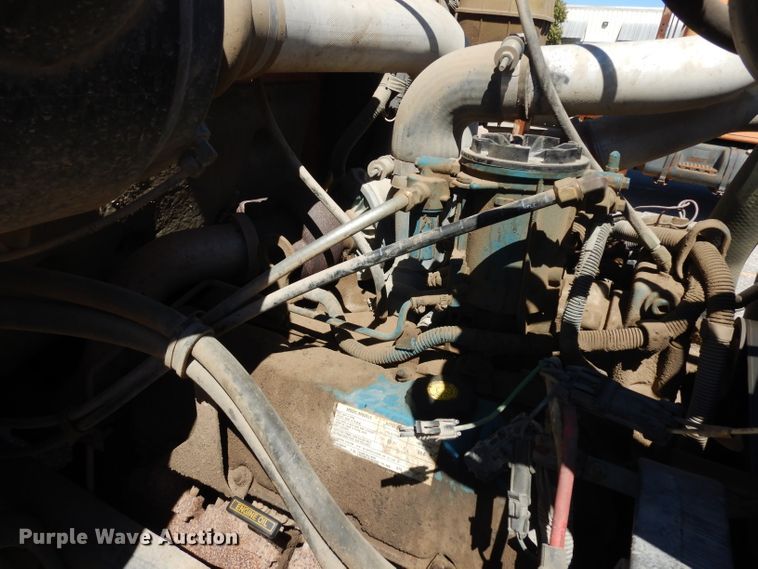 image for item HA9466 1995 International 4700  flatbed truck