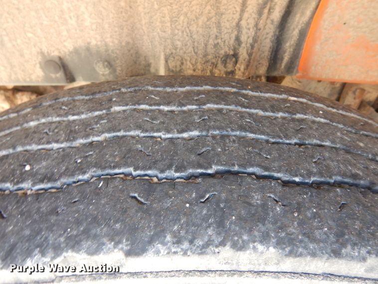 image for item HA9466 1995 International 4700  flatbed truck