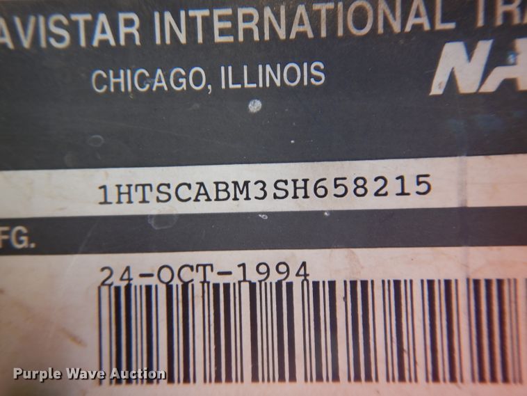 image for item HA9466 1995 International 4700  flatbed truck