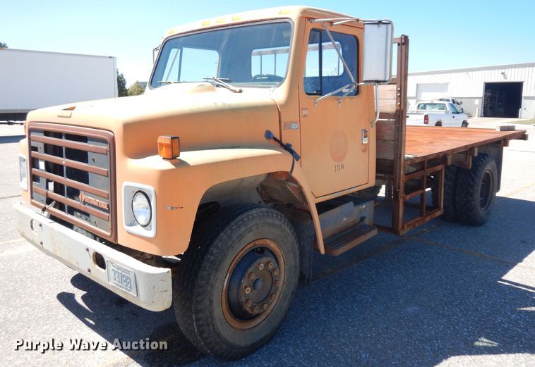 image for item HA9467 1987 International S1600  flatbed truck
