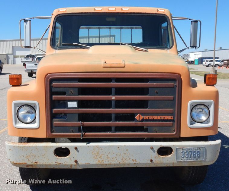 image for item HA9467 1987 International S1600  flatbed truck