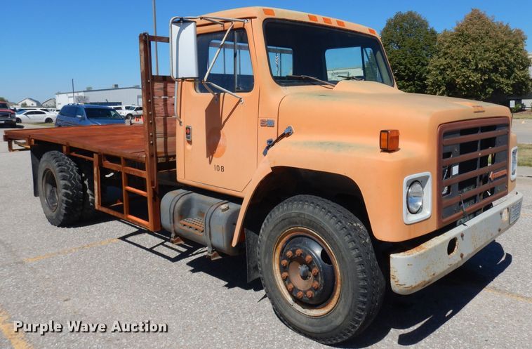 image for item HA9467 1987 International S1600  flatbed truck