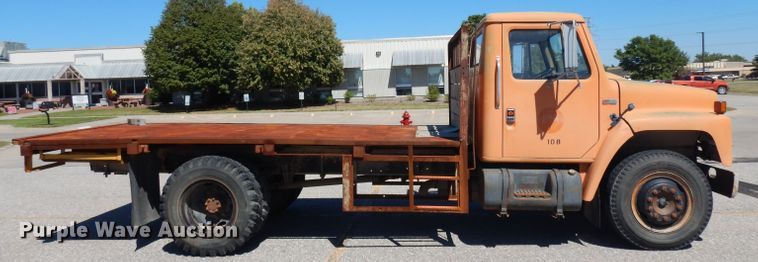 image for item HA9467 1987 International S1600  flatbed truck