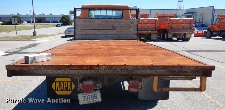 image for item HA9467 1987 International S1600  flatbed truck