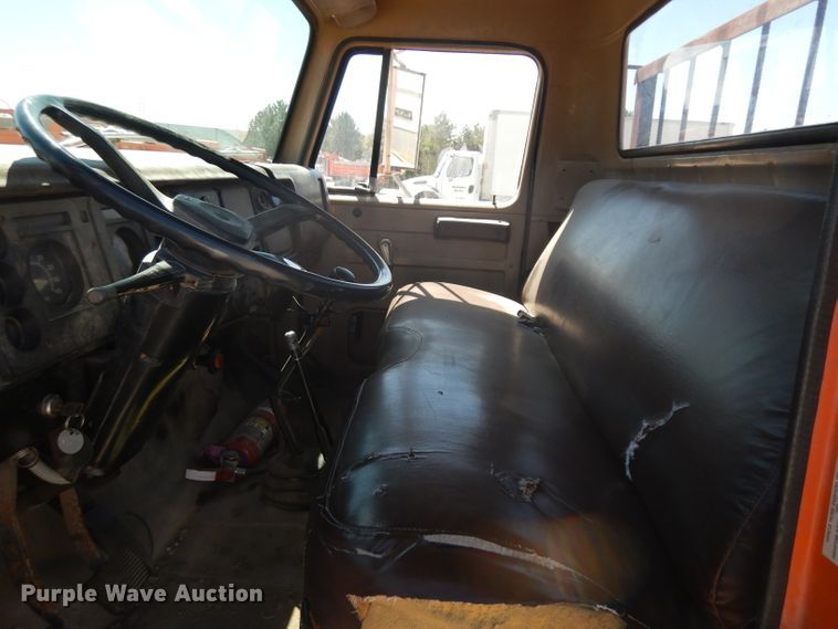 image for item HA9467 1987 International S1600  flatbed truck