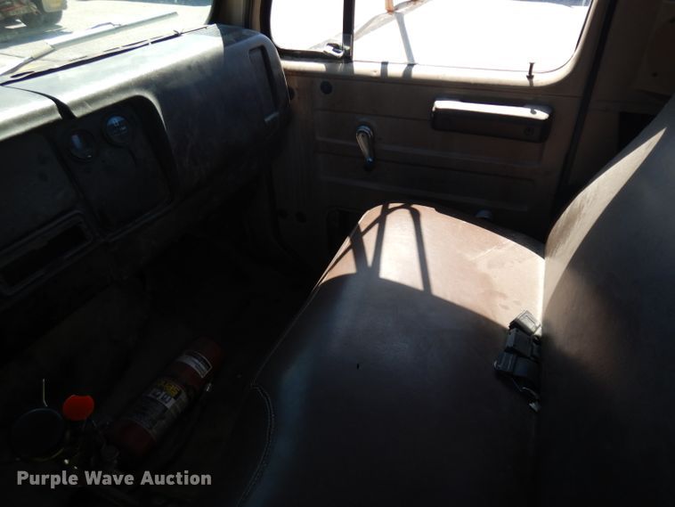 image for item HA9467 1987 International S1600  flatbed truck