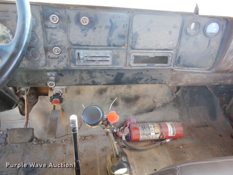 image for item HA9467 1987 International S1600  flatbed truck