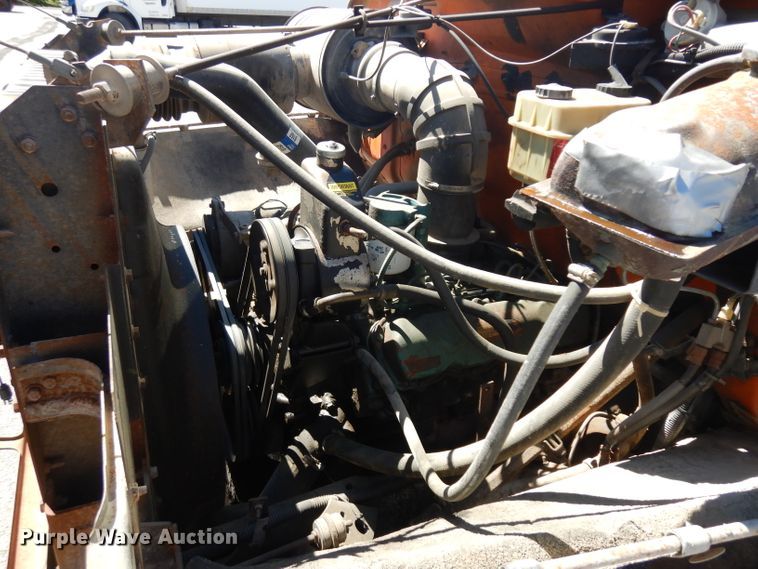 image for item HA9467 1987 International S1600  flatbed truck