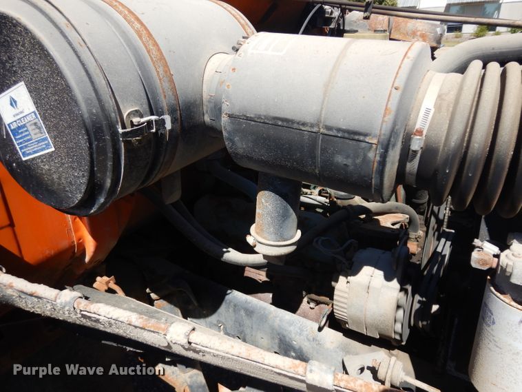 image for item HA9467 1987 International S1600  flatbed truck