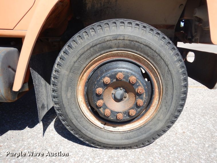 image for item HA9467 1987 International S1600  flatbed truck