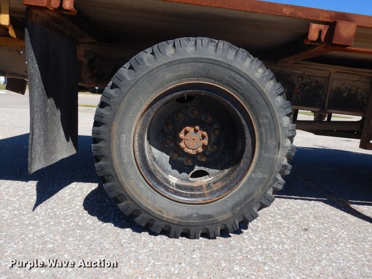 image for item HA9467 1987 International S1600  flatbed truck