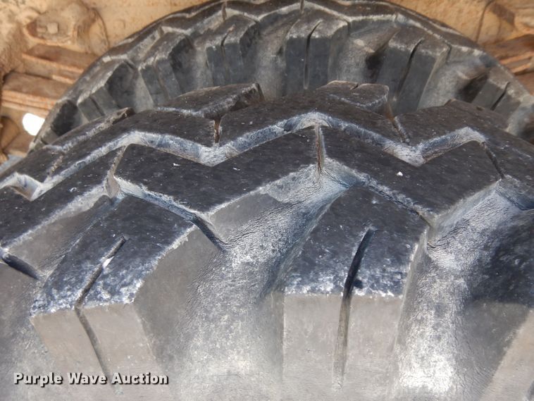 image for item HA9467 1987 International S1600  flatbed truck