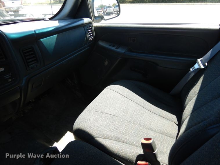 image for item HA9478 2001 GMC Silverado 1500  pickup truck