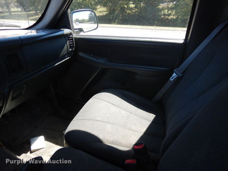 image for item HA9486 2001 GMC Sierra 1500  pickup truck