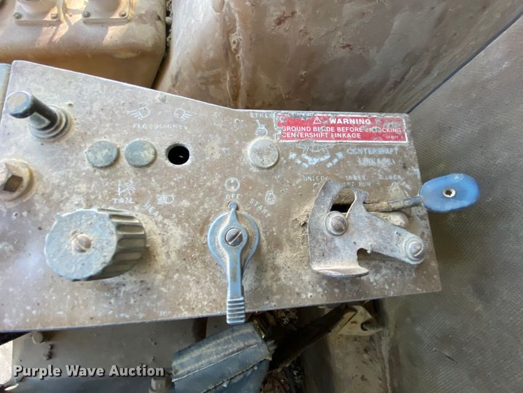 image for item HA9550 1983 Caterpillar 120G  motor grader