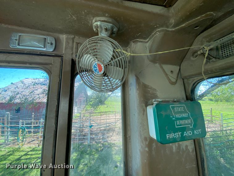 image for item HA9550 1983 Caterpillar 120G  motor grader