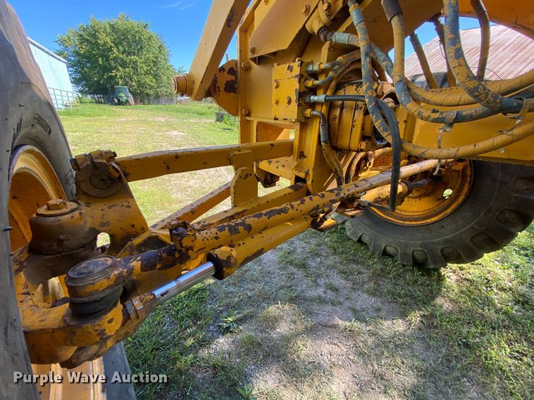 image for item HA9550 1983 Caterpillar 120G  motor grader