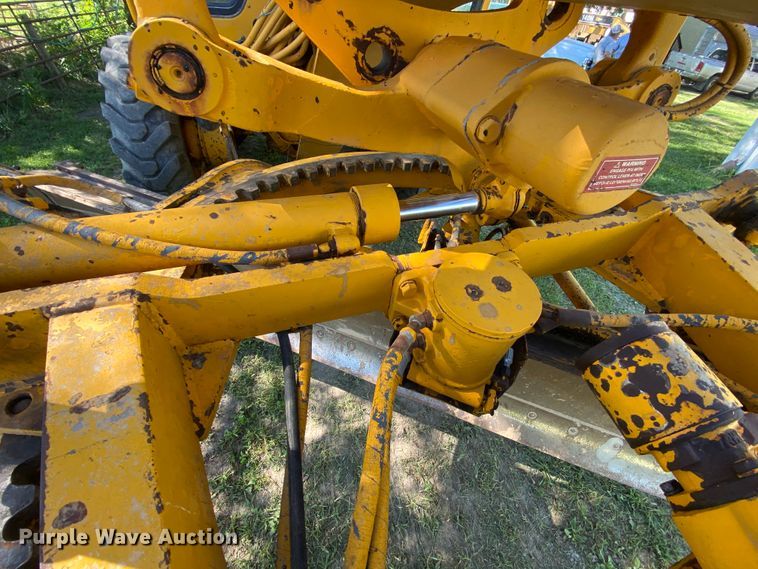 image for item HA9550 1983 Caterpillar 120G  motor grader