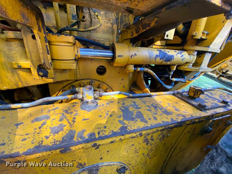 image for item HA9550 1983 Caterpillar 120G  motor grader