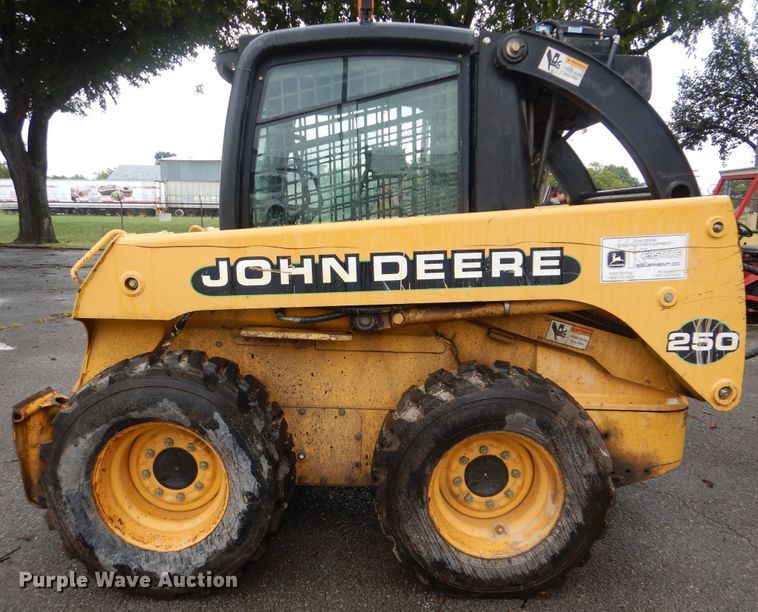 image for item HA9624 1999 John Deere 250  skid steer loader