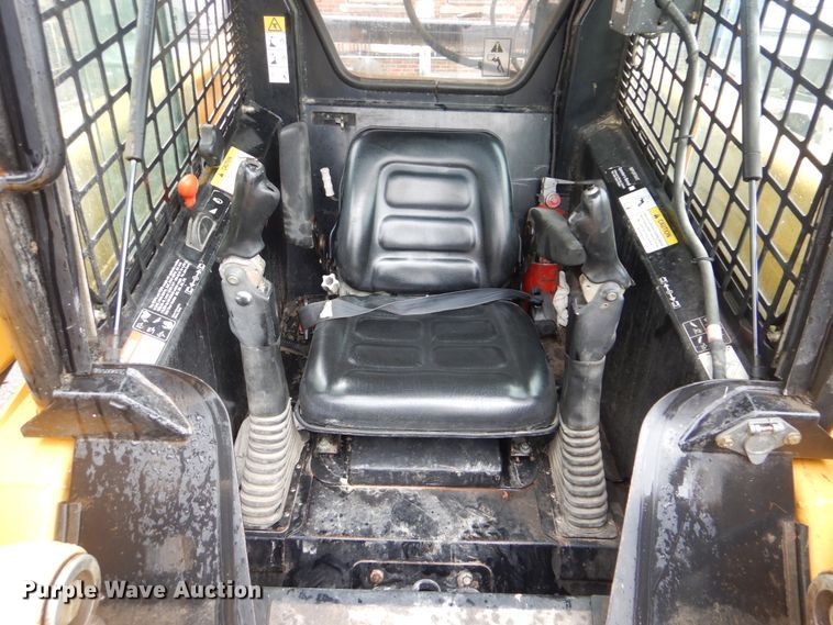 image for item HA9624 1999 John Deere 250  skid steer loader