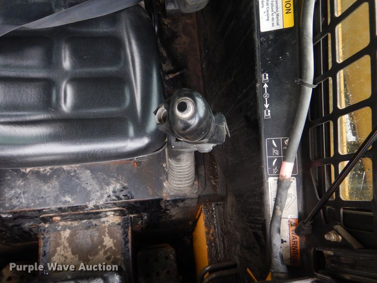 image for item HA9624 1999 John Deere 250  skid steer loader