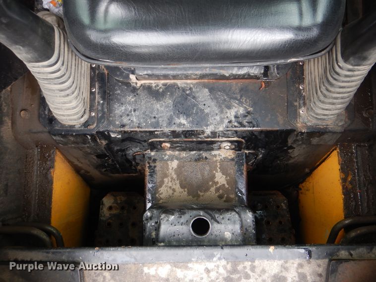 image for item HA9624 1999 John Deere 250  skid steer loader