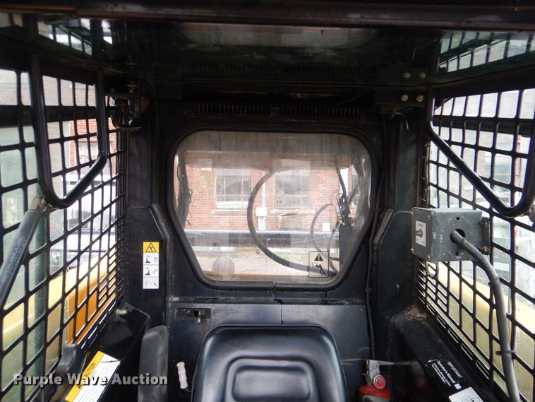 image for item HA9624 1999 John Deere 250  skid steer loader