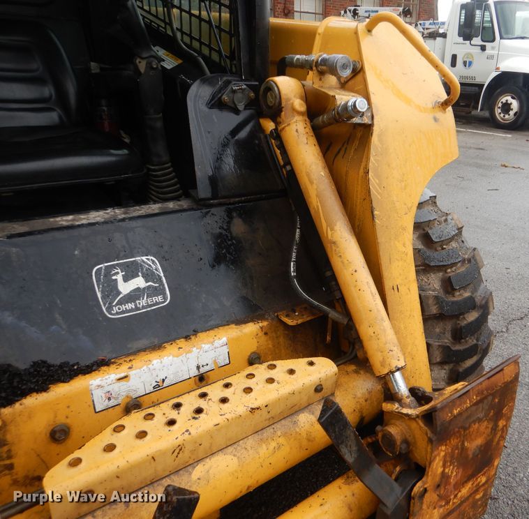 image for item HA9624 1999 John Deere 250  skid steer loader