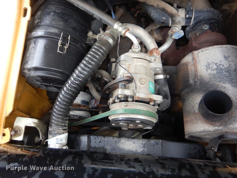 image for item HA9624 1999 John Deere 250  skid steer loader