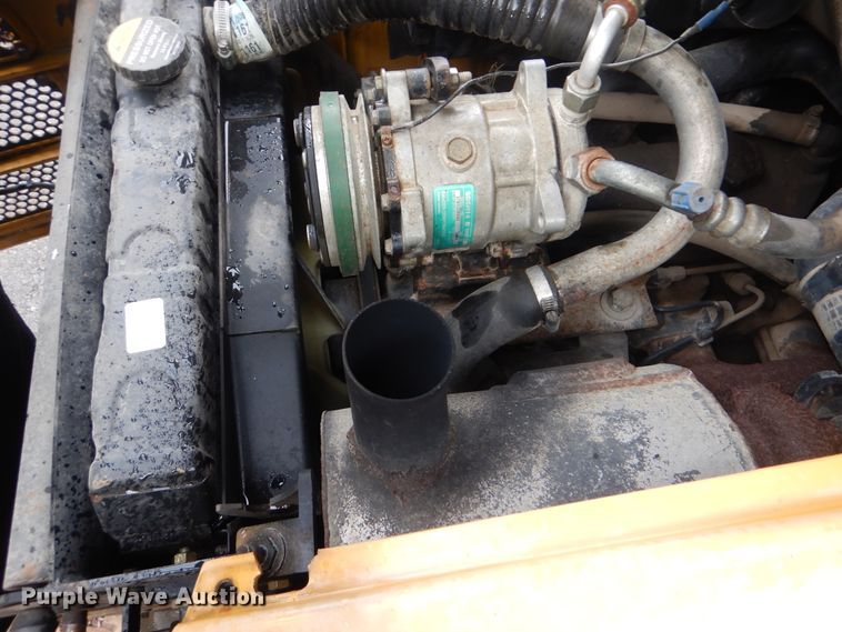 image for item HA9624 1999 John Deere 250  skid steer loader