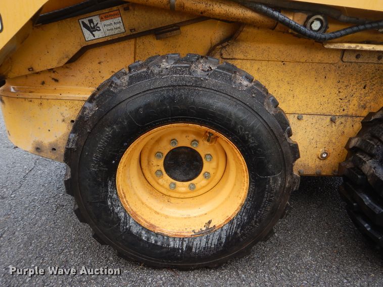 image for item HA9624 1999 John Deere 250  skid steer loader