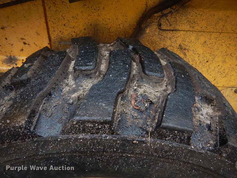 image for item HA9624 1999 John Deere 250  skid steer loader