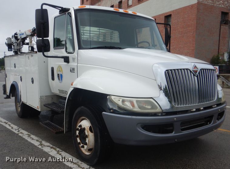 image for item HA9626 2006 International 4300  utility truck