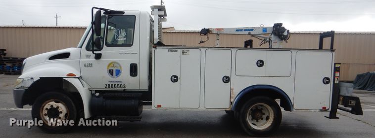 image for item HA9626 2006 International 4300  utility truck