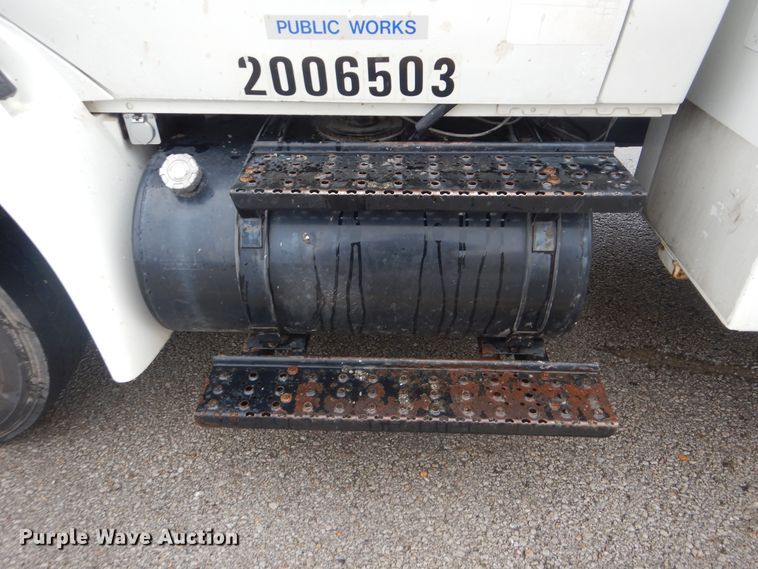 image for item HA9626 2006 International 4300  utility truck