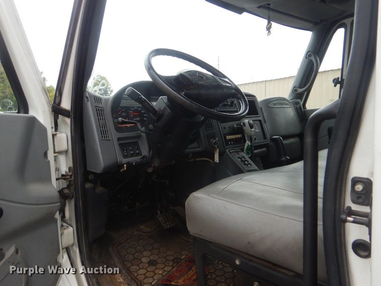 image for item HA9626 2006 International 4300  utility truck