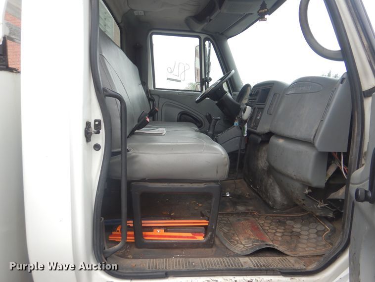 image for item HA9626 2006 International 4300  utility truck