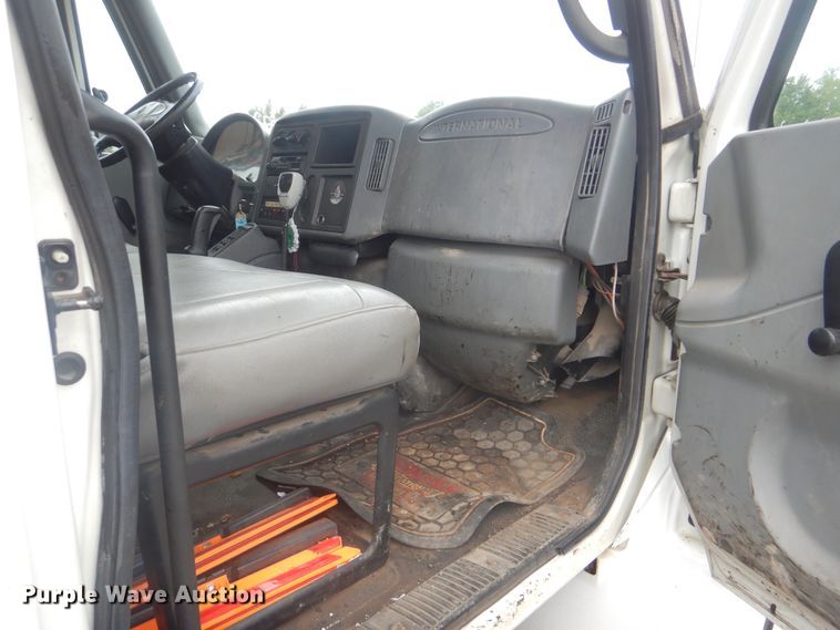 image for item HA9626 2006 International 4300  utility truck
