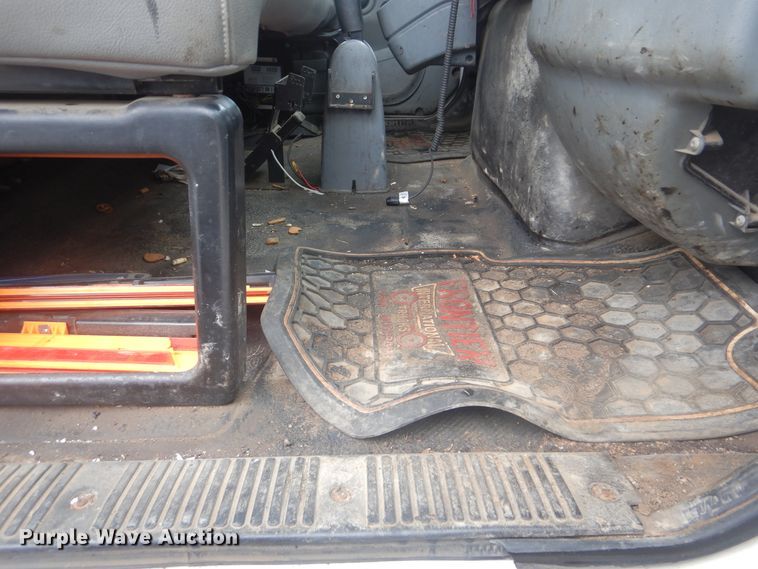 image for item HA9626 2006 International 4300  utility truck