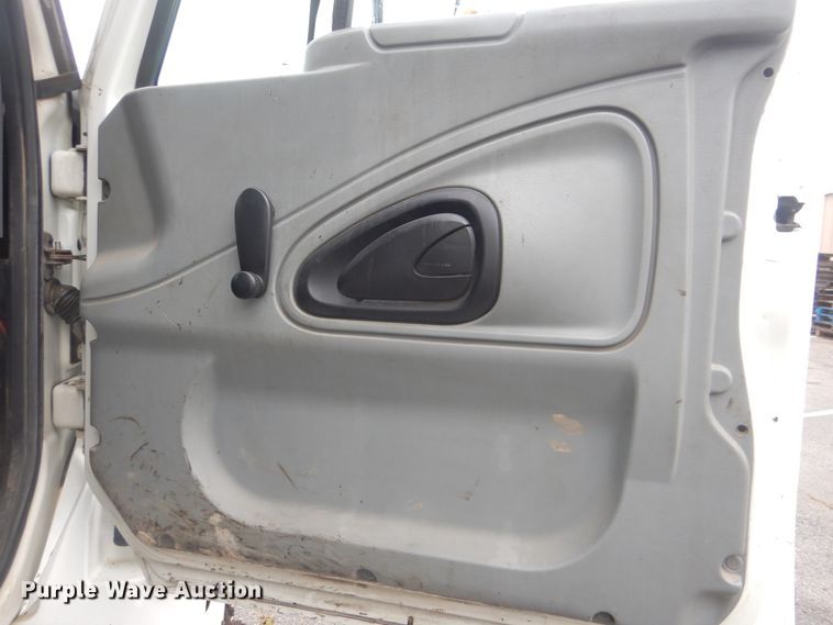 image for item HA9626 2006 International 4300  utility truck