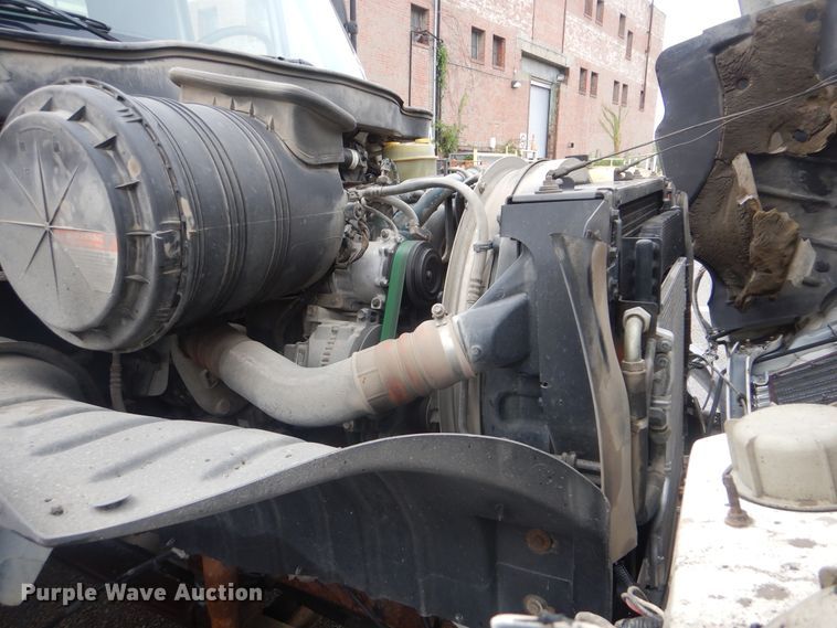 image for item HA9626 2006 International 4300  utility truck