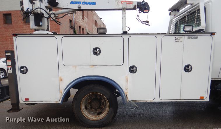 image for item HA9626 2006 International 4300  utility truck