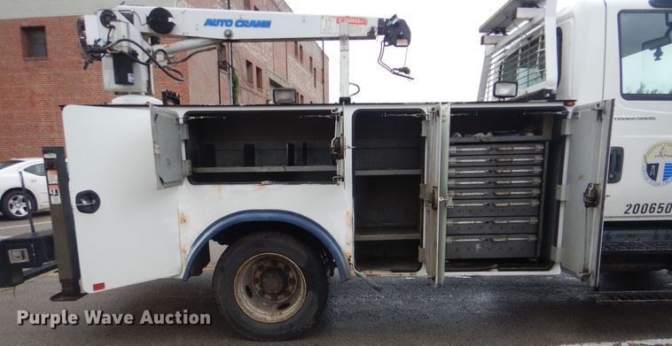 image for item HA9626 2006 International 4300  utility truck